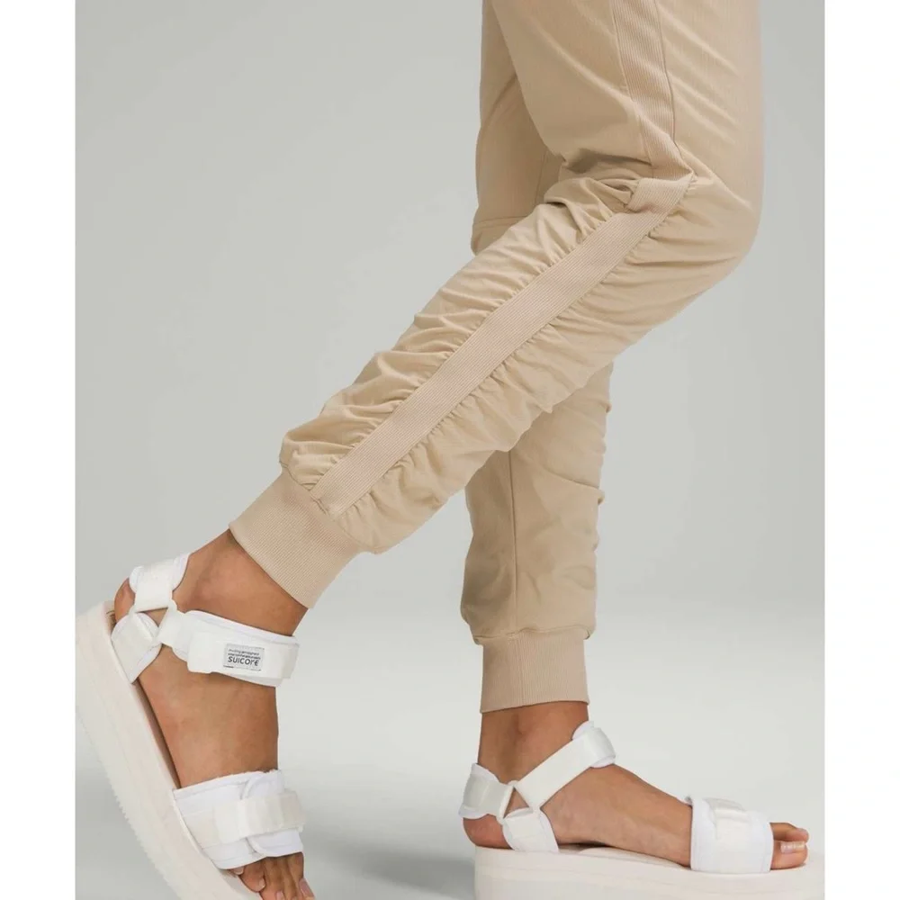 Lululemon Beyond the Studio 7/8 Jogger - Size 4